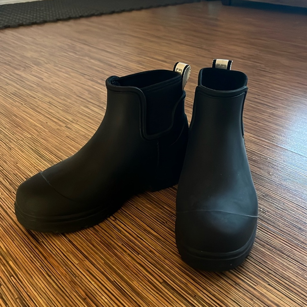Droplet Waterproof Rain Boot (Women)                 Only worn once